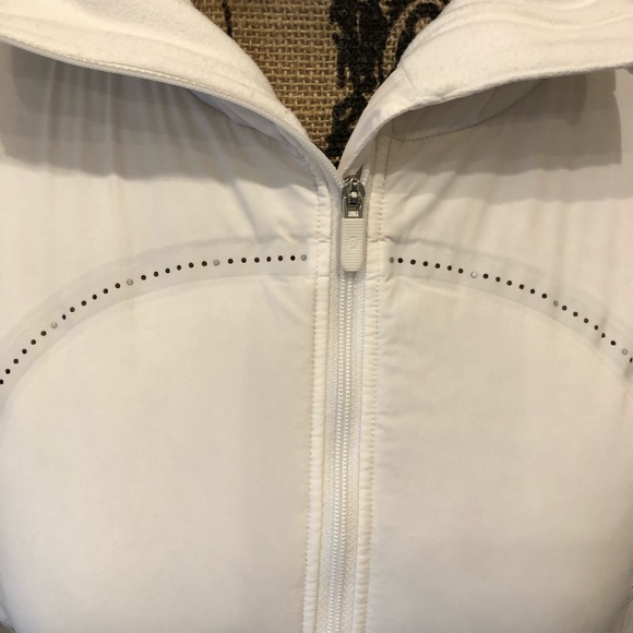 Lululemon light weight pull over Jacket - Picture 2 of 4